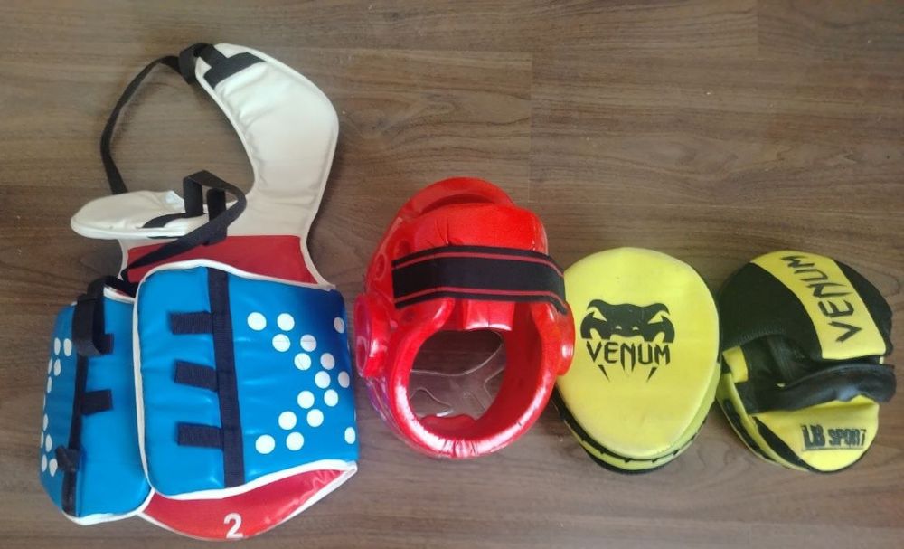 Taekvondo / boks himoya ekipirovkasi va lapalar sotiladi