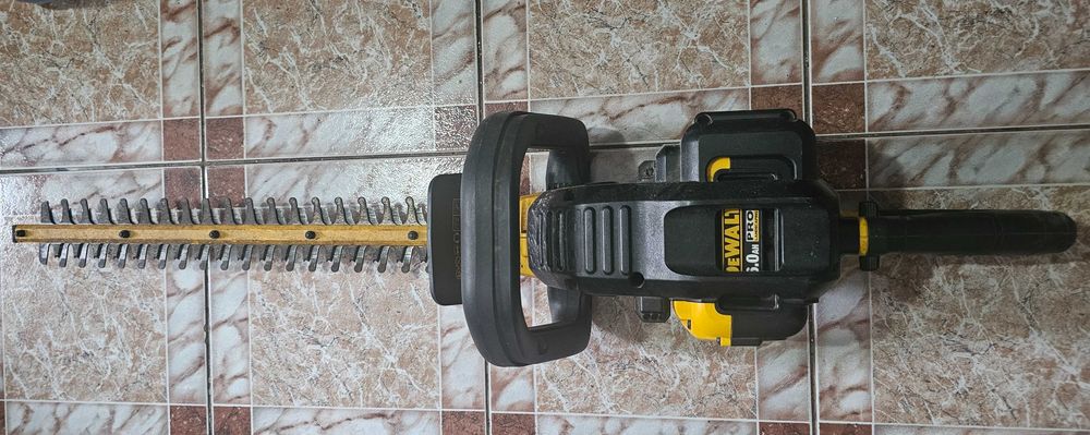 DeWalt Foarfeca de tuns gard viu, 2 baterii + incarcator