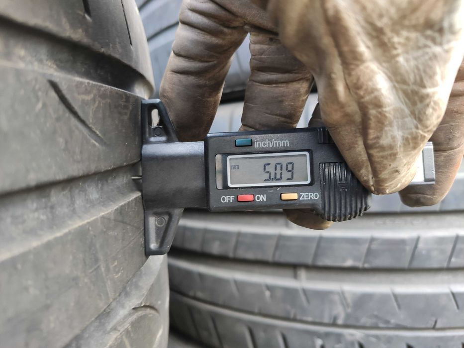 2бр Летни гуми 225 40 19 - Bridgestone