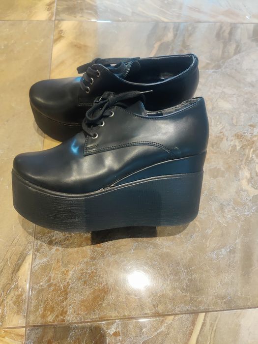 Кожен обуфки с платформа