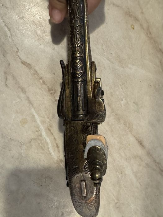 Декоративен старинен пистолет