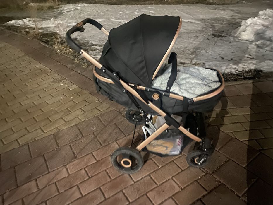Продам детскую коляску от 0 до 3 лет