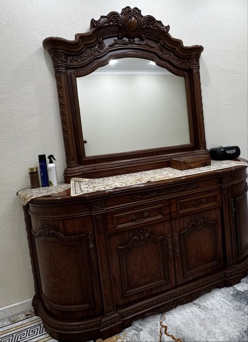 Продается комод с зеркалом