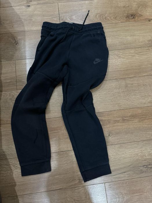 Оригинално детско долнище за момиче Nike Tech Fleece размер 147-158 см