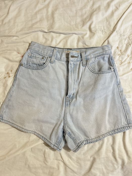 късото ново състояние на Levi's
