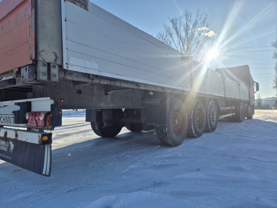 Semiremorca  Schmitz cu obloane. Sasiu galvanizat.