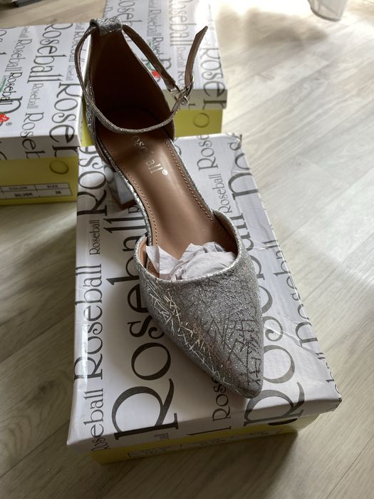 Новые босоножи для девочки