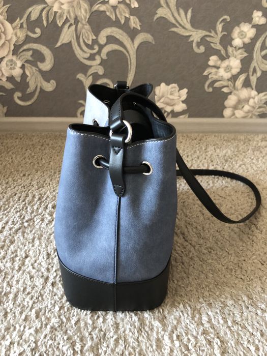 Продам новую  сумку CALVIN CLEIN