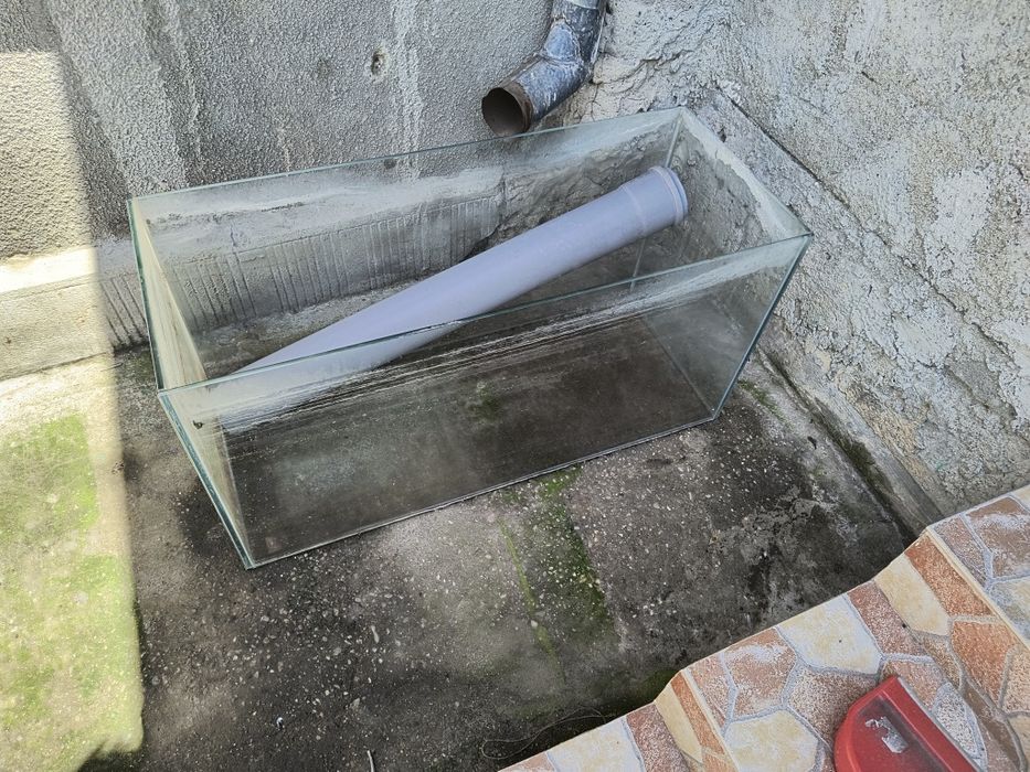 Vând acvariu din sticla