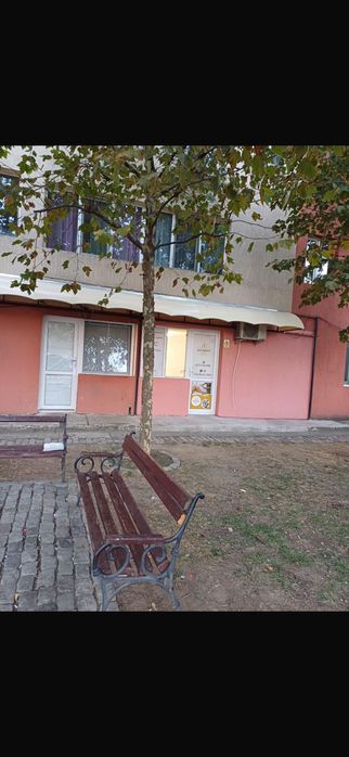 Închiriez spatiu comercial