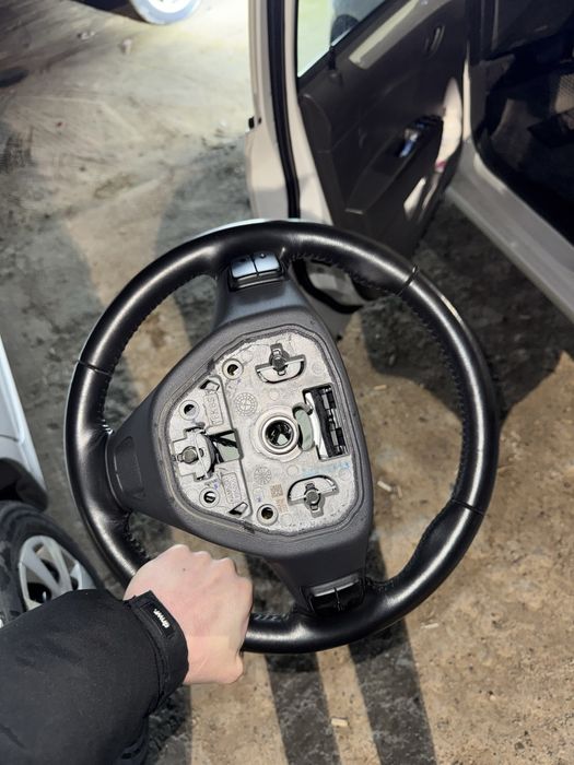 Malibu 2 rull, sparkdan yelchilga, Jentra, sparklaga shundo tushadi.