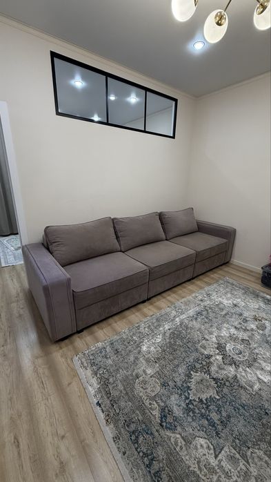 Большой диван для гостиной