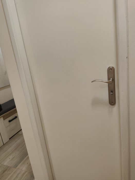 Продавам интериорни врати