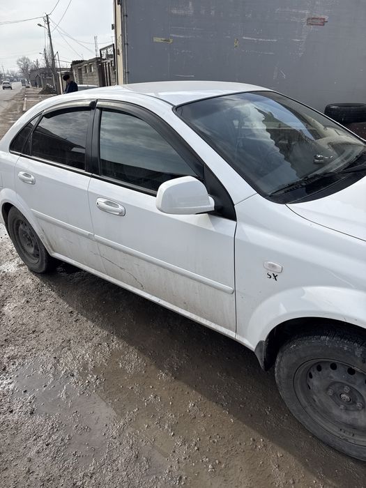 Jentra мошинаси сотилади