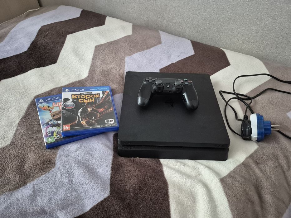 PS4 Slim 1TB + Контроллер + 2 игры