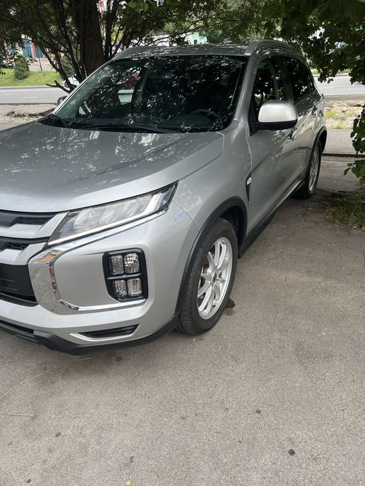 Мицубиси ASX 2023 года.