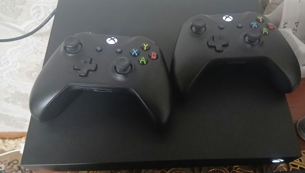 Xbox one x surochna sotiladi