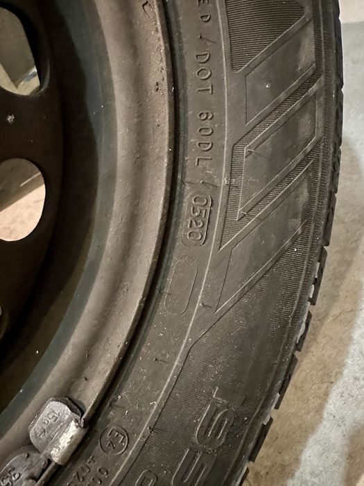 Летни гуми с джанти Nokian 195/70/15С - 7-8 мм