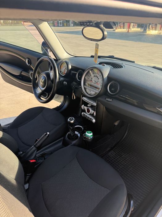 Masina Mini Cooper