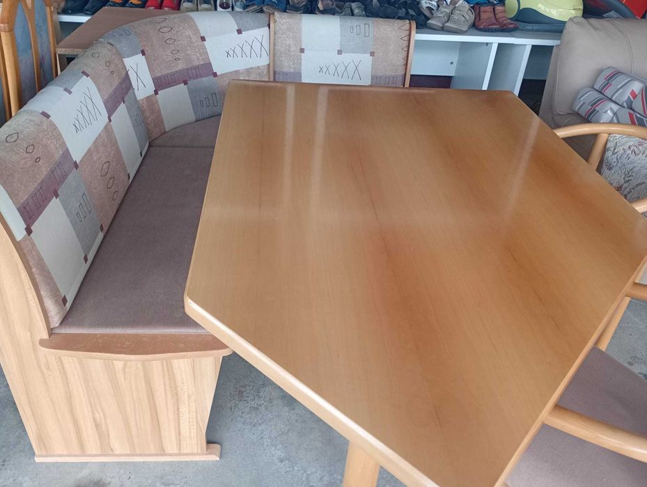 Coltare bucatarie + mese si scaune