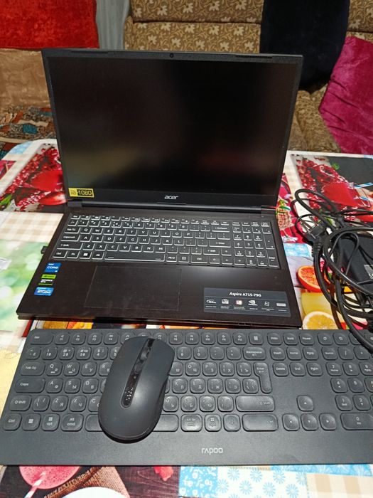 Noutbuk sotiladi yengi koʻp ishlatilmagan