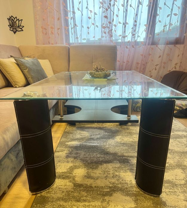 Стъклена маса за красив интериор