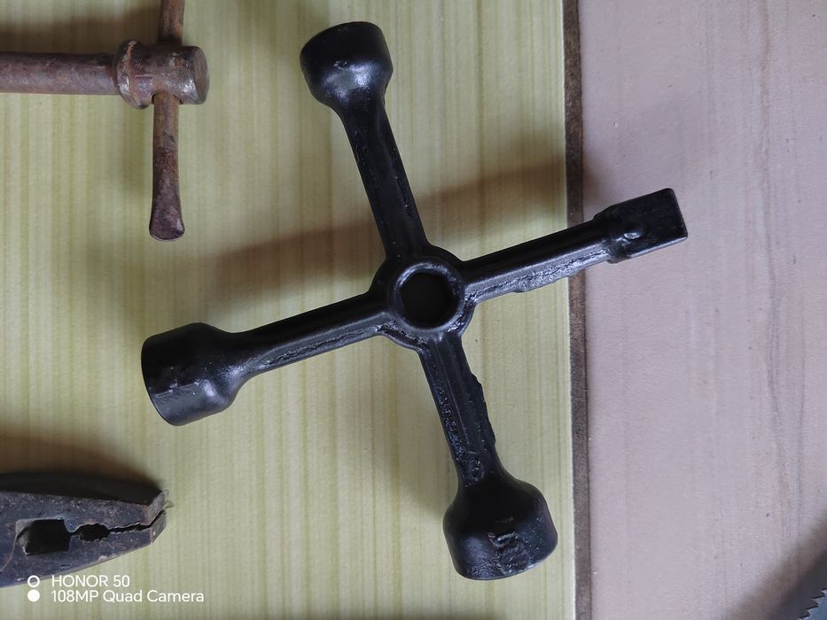 Инструменти, ключове и др.