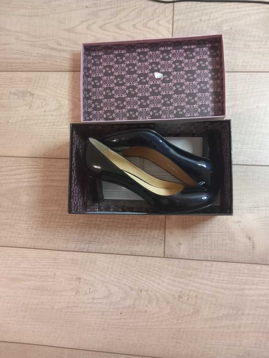 Туфли на каблуке продам