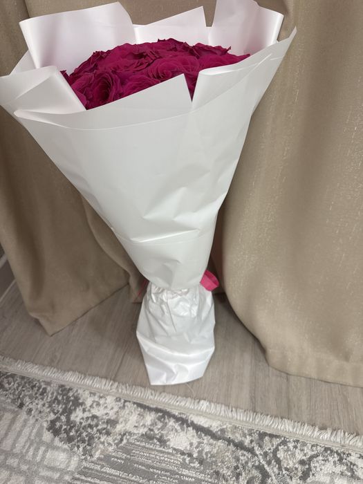 Розовый роза  белый оформл