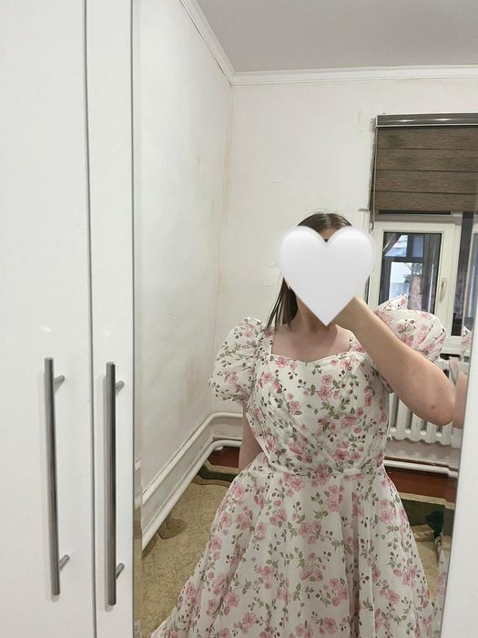 Продается платье. Летнее, нарядное, красивое.