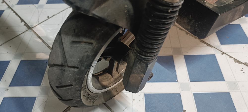 Продаю kugoo m4 с ошибкой е001