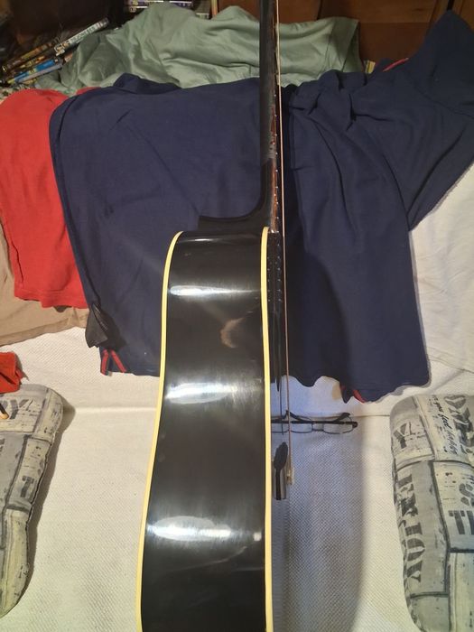 Chitara Hora 4/4, model w12204, reparată