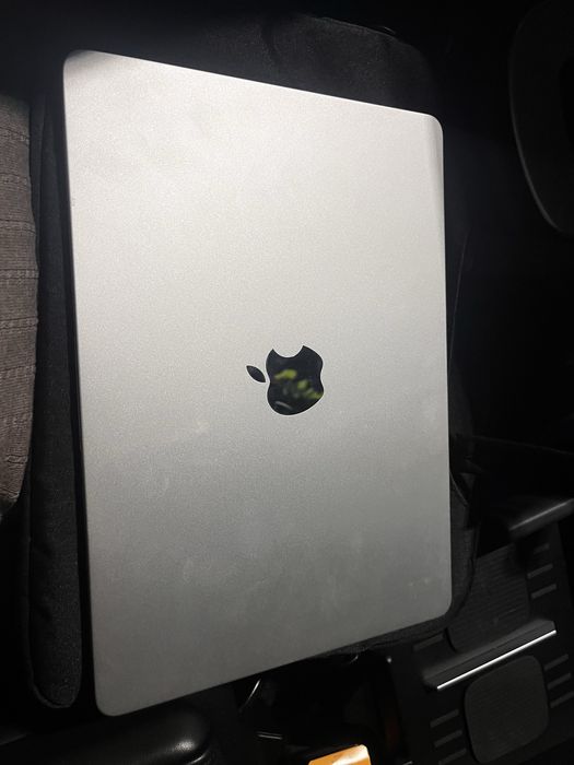 Macbook m4, 256 гб, 14 диагональ