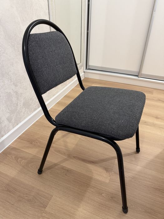 Продаётся компактный стол со стульчиком