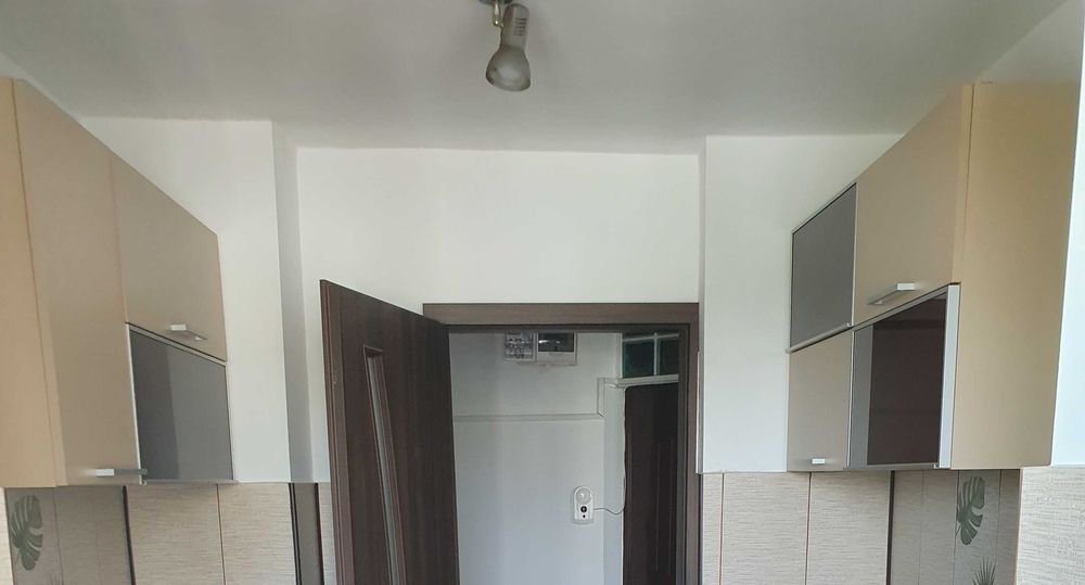 Vand 2 corpuri suspendate pentru bucatarie