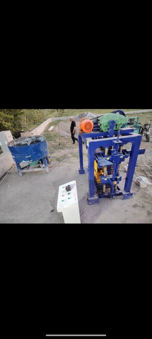 Шлакаблок аппарати сотилади