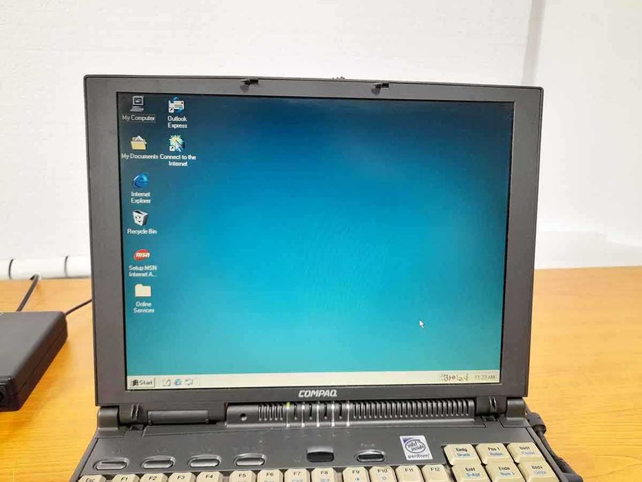 Продавам рядък ретро лаптоп COMPAQ ARMADA 4210T с Windows 98