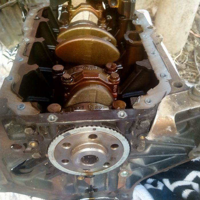 Гольф 5 матор позапчастями.