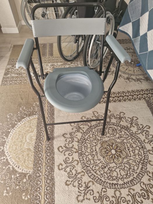 Биотуалет/санитарный стул для инвалидов