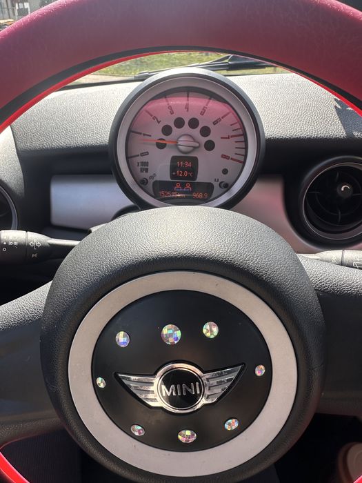 Vand Mini Cooper-N model ME31  an 2007 benzinar,95 cai ,motor 1.4