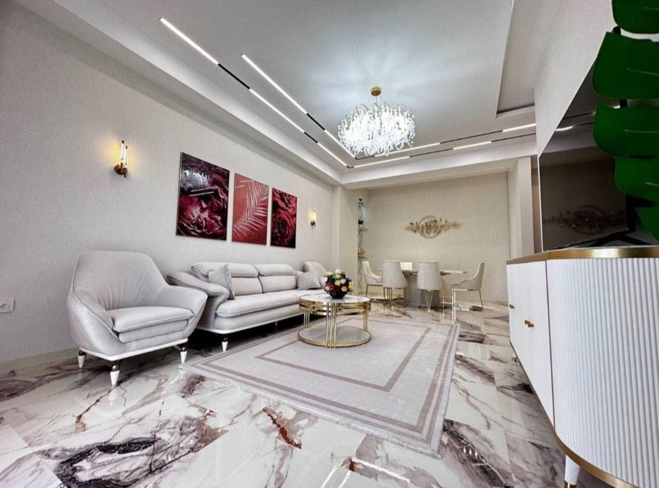 Сдается квартира возле Гостиницы Россия 
Кирпичный дом новостройка 
2/