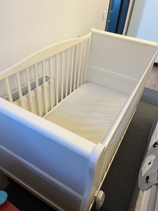 De vanzare Patut din lemn + salteaua cu fibre de cocos