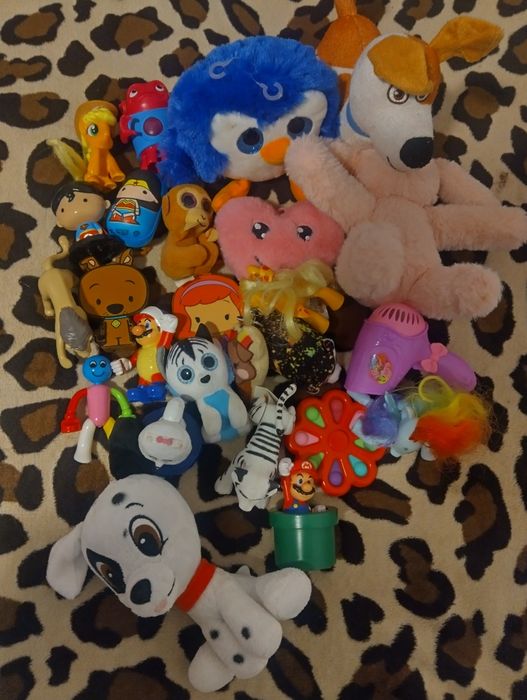 Lot jucării se vând împreună