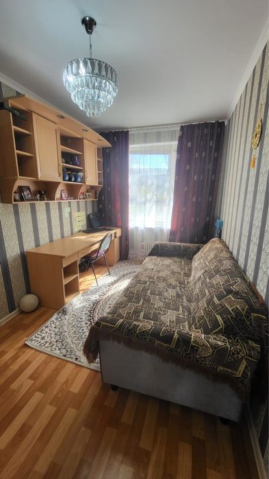 продается диван для комнаты