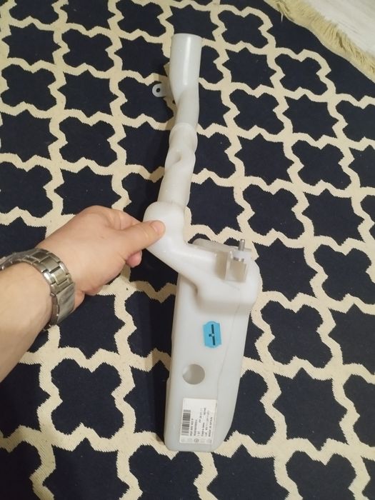 rezervor de lichid pentru spălarea parbrizului