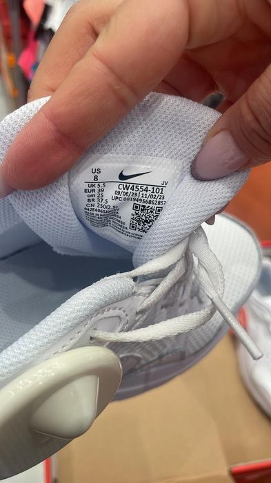 Продам кросовки Nike