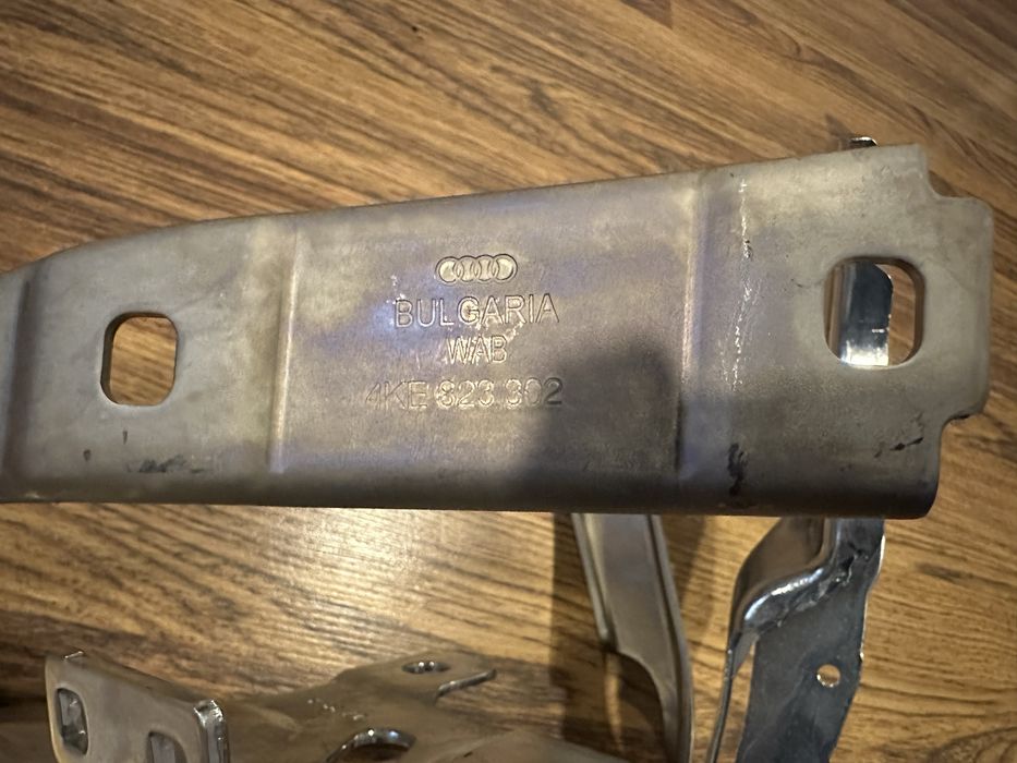 Петли капота Audi e-tron