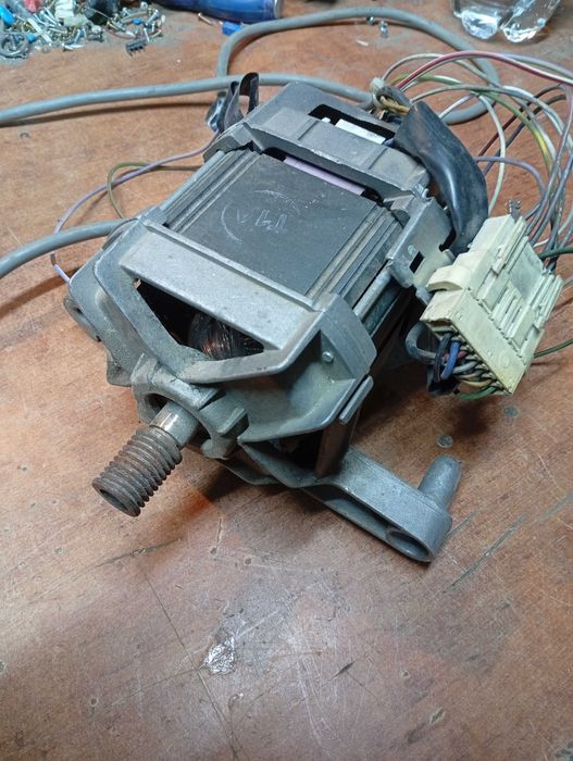 От Стиралки Белка-10м мотор