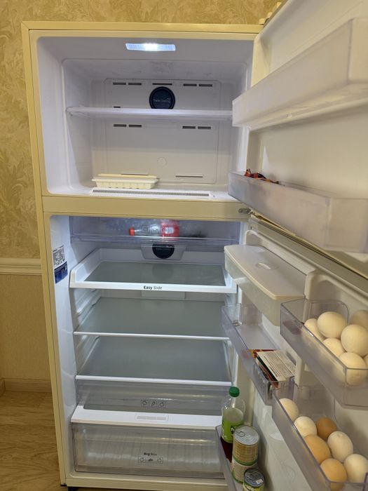 Холодильник Samsung