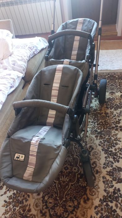 Детская коляска для двойняшек.
